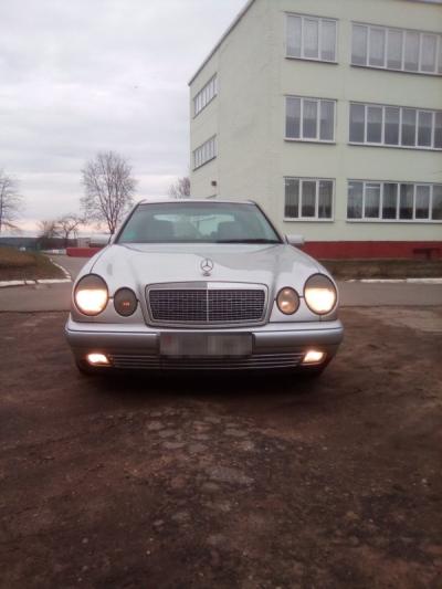 Mercedes E Class (W210)