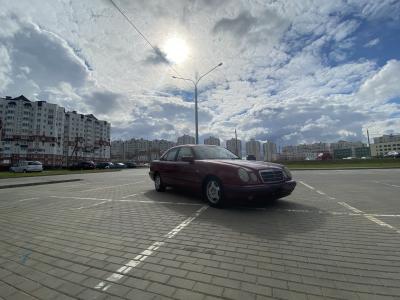 Mercedes E Class (W210)