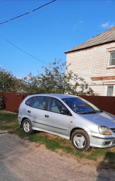 Nissan Almera Tino