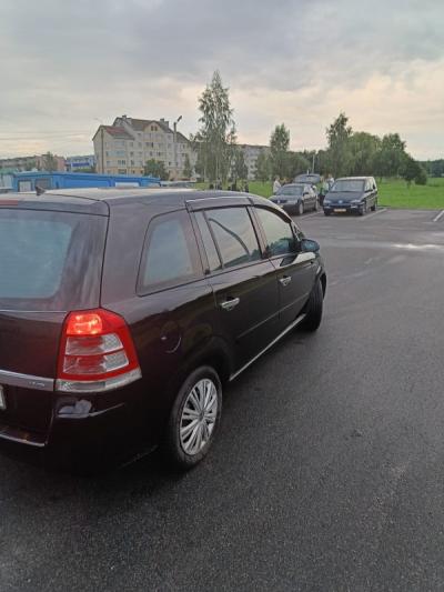  Zafira Life