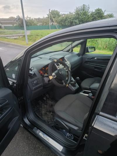  Zafira Life