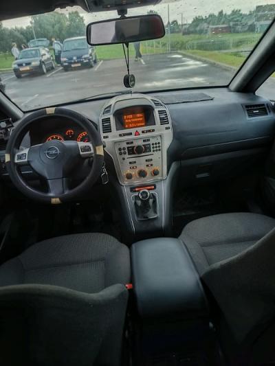  Zafira Life