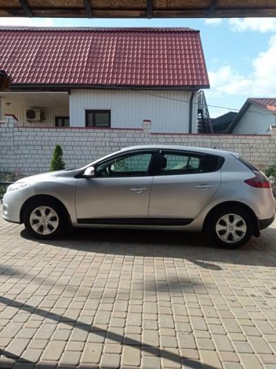 Хэтчбек 5-дверн Renault Megane 3 (2010)