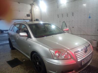 Toyota Avensis 2