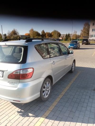  Avensis Verso