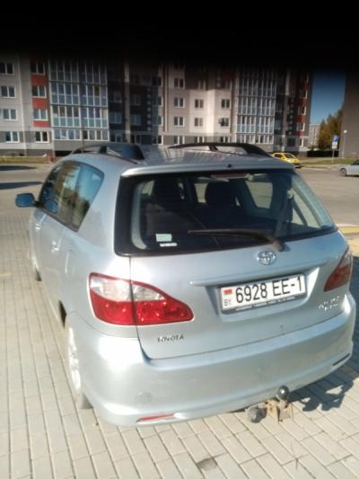  Avensis Verso