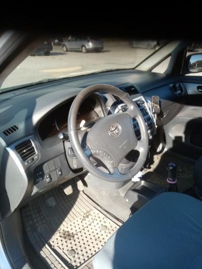  Avensis Verso