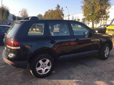 Volkswagen Touareg 1