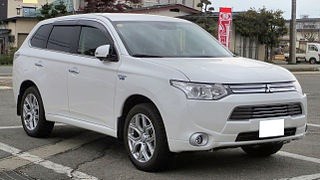 Mitsubishi Outlander (Митсубиси Аутлендер) PHEV 2013 года