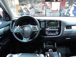 Mitsubishi Outlander (Митсубиси Аутлендер) PHEV 2013 года