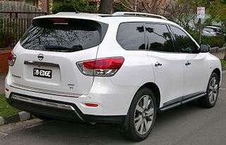 Кроссовер Nissan Pathfinder 2015 года