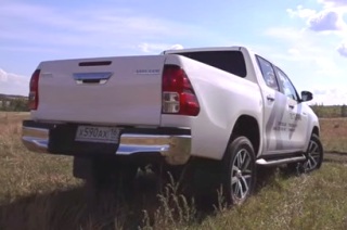 Toyota Hilux (Тойота Хайлюкс) 2015 года
