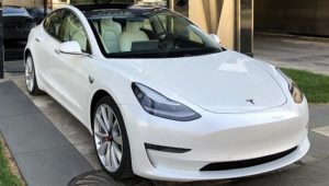 Электромобиль Tesla Model 3