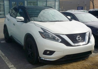 Впервые - гибридный Nissan Murano подешевел до бензинового