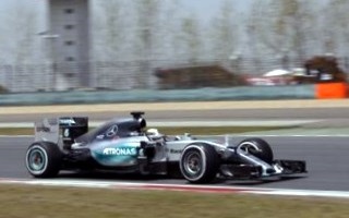 В Шанхае прошла квалификация Формулы-1 2015 года: впереди Mercedes и Ferrari