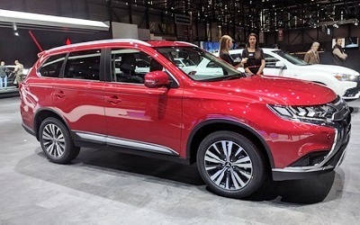 Mitsubishi Outlander - семь мест за доплату всего 50 тысяч рублей